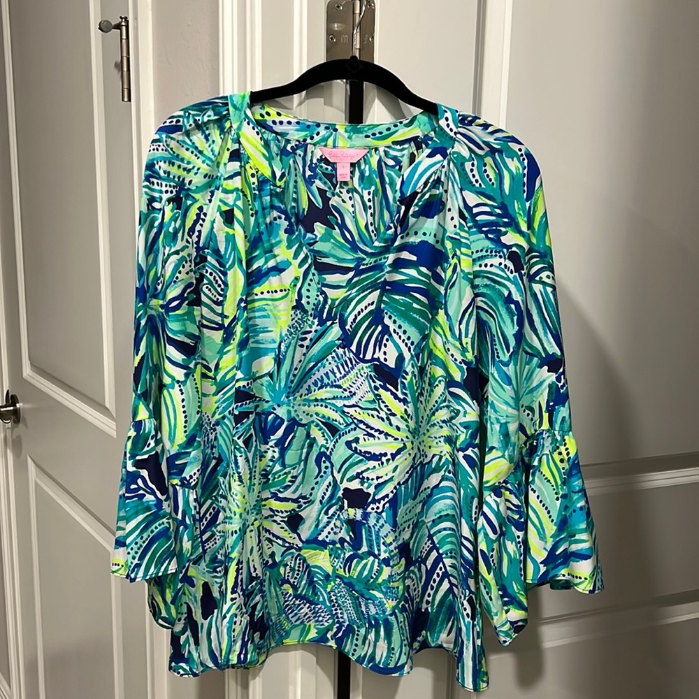 Lilly Pulitzer size Small Bell sleeve blouse